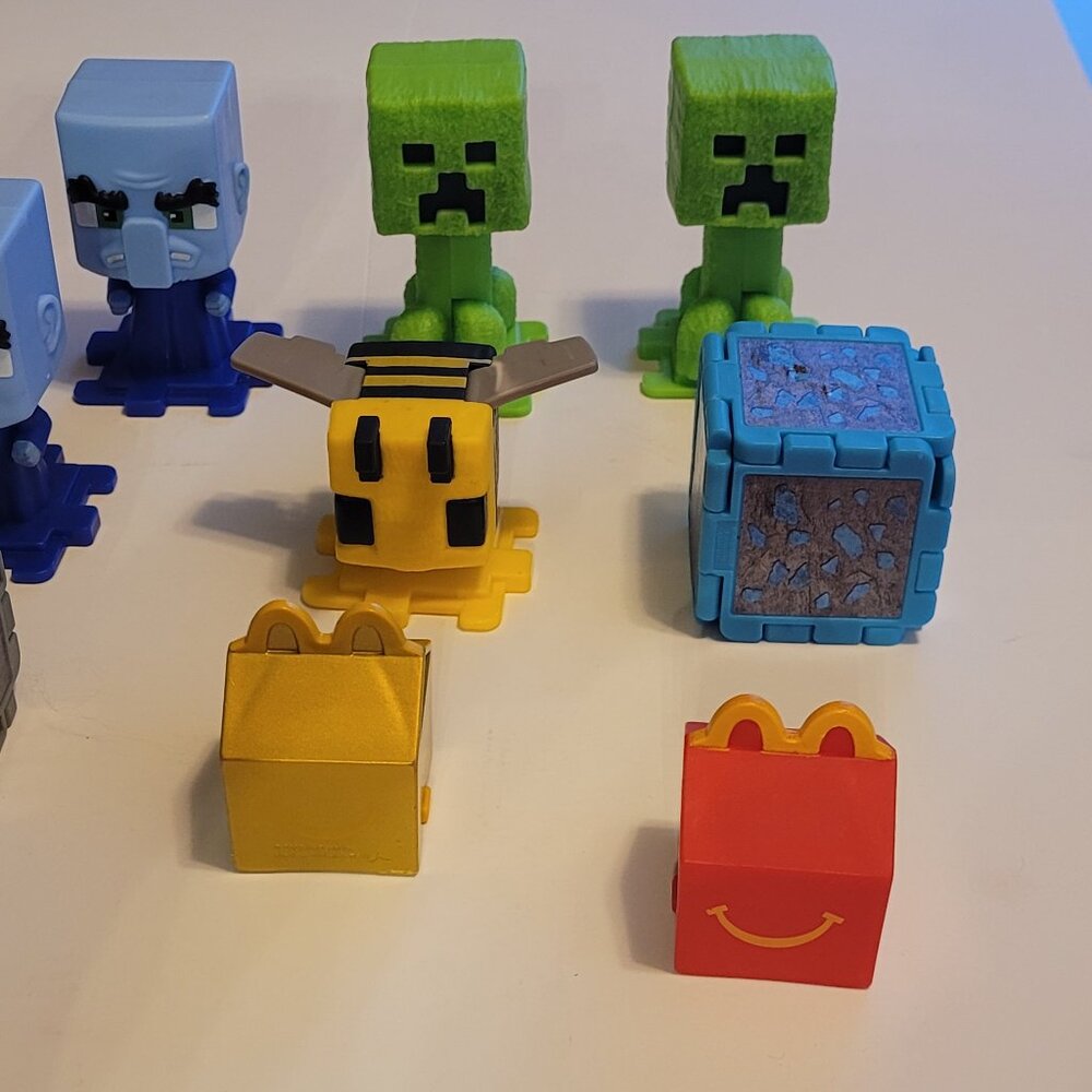 2025 McDonald's A MINECRAFT Movie Happy Meal Toy creeper villager mini verse
